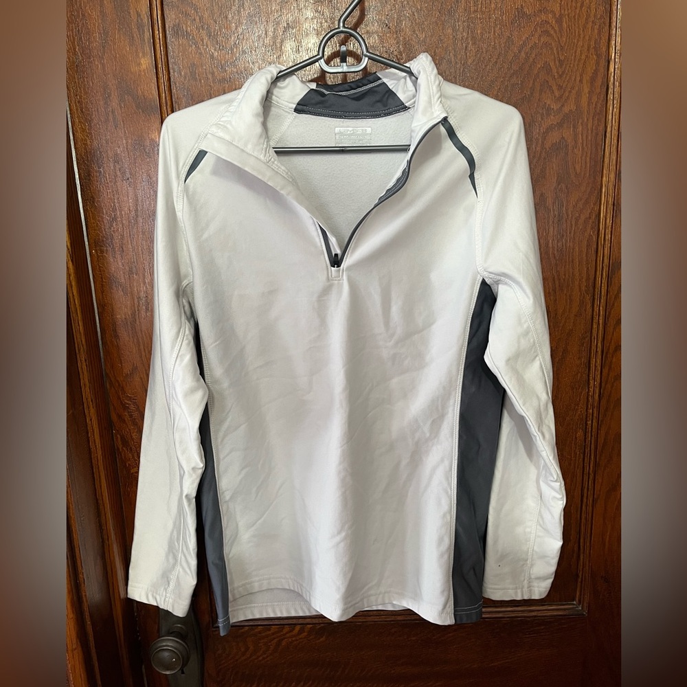White performance fleece top size M